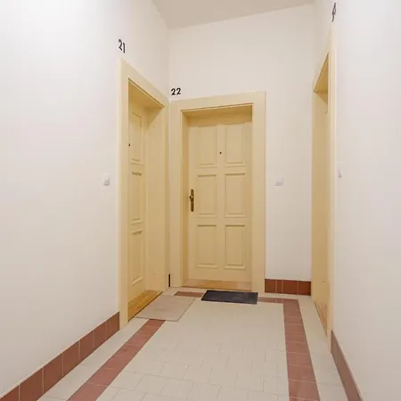 Quiet Warm Studio, 5 Min To Metro A, Airport Link, Fast Wi-fi
