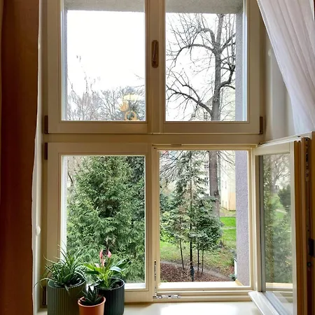 Quiet Warm Studio, 5 Min To Metro A, Airport Link, Fast Wi-fi Appartamento