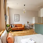 Quiet Warm Studio, 5 Min To Metro A, Airport Link, Fast Wi-fi