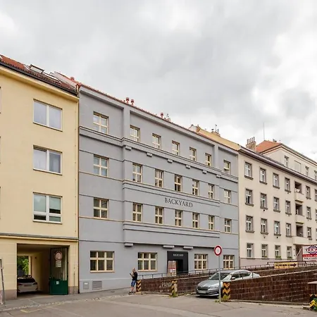 Quiet Warm Studio, 5 Min To Metro A, Airport Link, Fast Wi-fi Appartement Praag