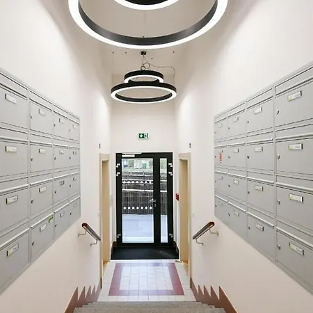 Quiet Warm Studio, 5 Min To Metro A, Airport Link, Fast Wi-fi Praag