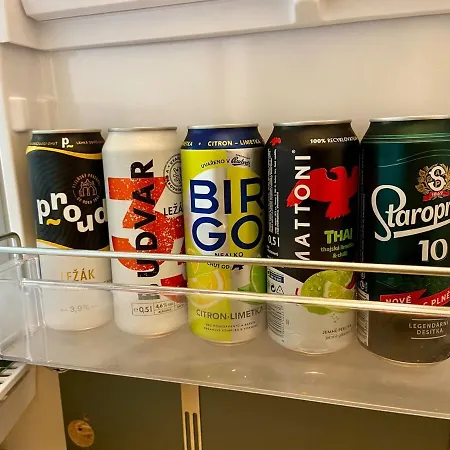 Quiet Warm Studio, 5 Min To Metro A, Airport Link, Fast Wi-fi Appartement Praag