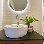 Quiet Warm Studio, 5 Min To Metro A, Airport Link, Fast Wi-fi アパート *