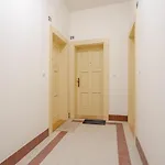 Quiet Warm Studio, 5 Min To Metro A, Airport Link, Fast Wi-fi