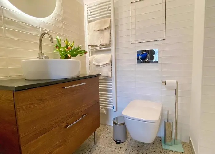 Quiet Warm Studio, 5 Min To Metro A, Airport Link, Fast Wi-fi Διαμέρισμα Πράγα