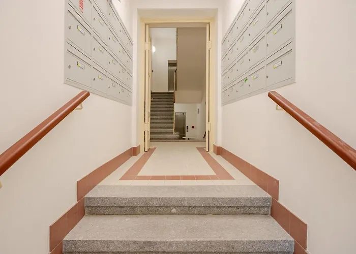 Quiet Warm Studio, 5 Min To Metro A, Airport Link, Fast Wi-fi