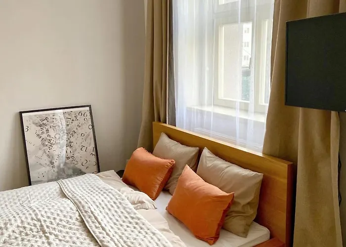 Quiet Warm Studio, 5 Min To Metro A, Airport Link, Fast Wi-fi *