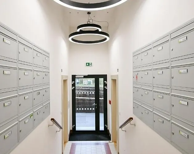 Quiet Warm Studio, 5 Min To Metro A, Airport Link, Fast Wi-fi Πράγα