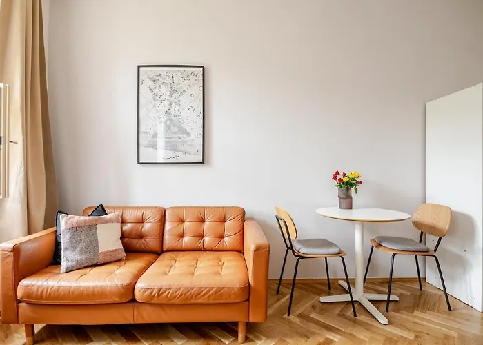 Quiet Warm Studio, 5 Min To Metro A, Airport Link, Fast Wi-fi Διαμέρισμα *